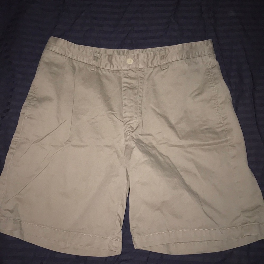 Men’s vineyard vines shorts size 35